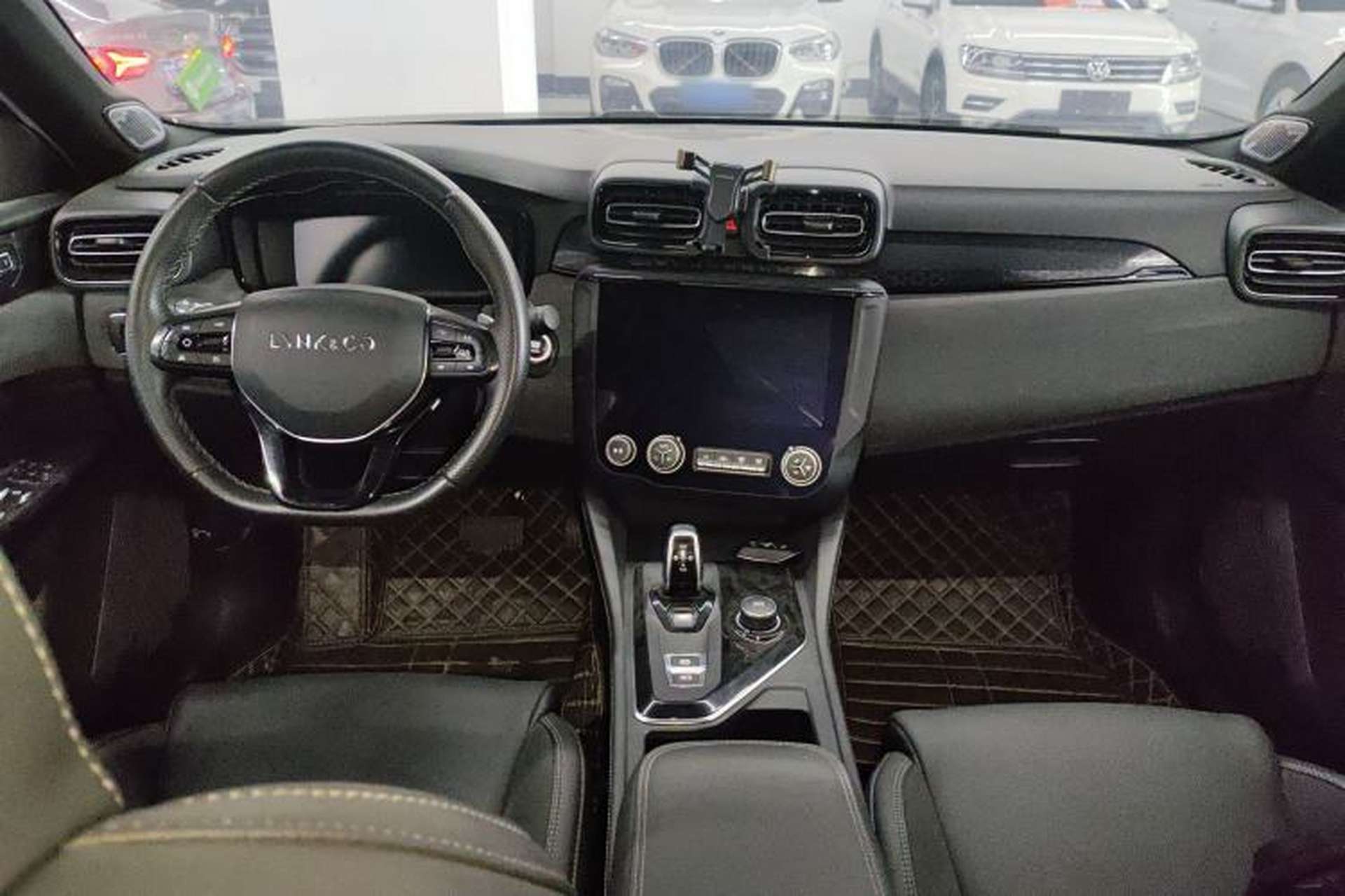 Used Lynk & Co 03 2021 2.0TD Automatic Trendy Champion Edition Center Console