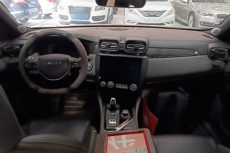 Used Lynk & Co 03 2021 2.0TD Automatic JingPro Center Console