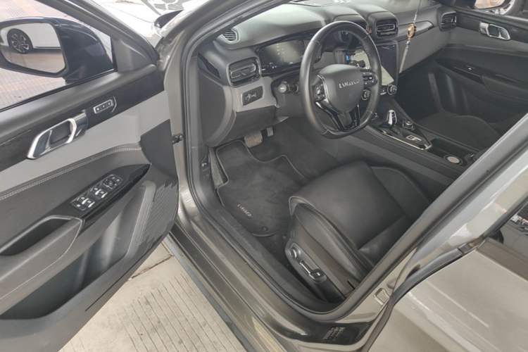 Used Lynk & Co 03 2021 2.0TD Automatic Trendy Champion Edition Driver Seat