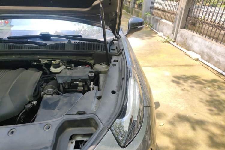 Used Lynk & Co 03 2021 2.0TD Automatic Trendy Champion Edition Engine Bay Left