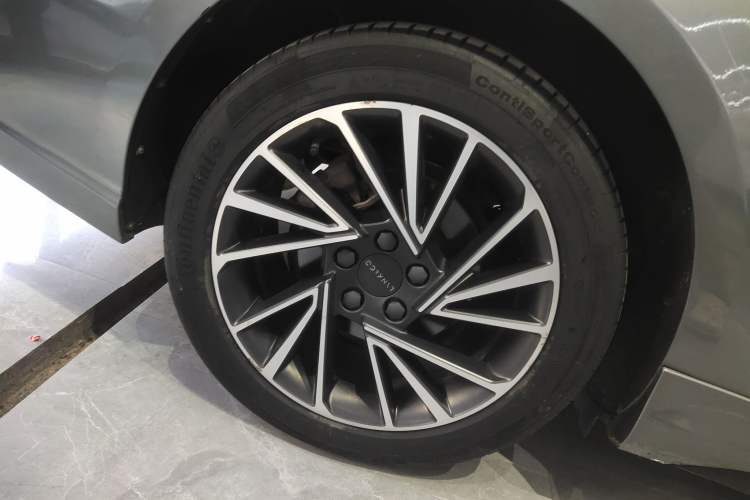 Used Lynk & Co 03 2021 1.5TD DCT JingPlus Exterior 8