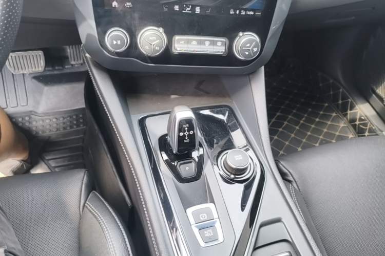 Used Lynk & Co 03 2021 2.0TD Automatic Trendy Champion Edition Gear Lever