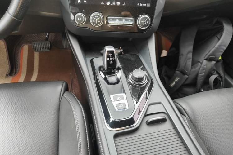 Used Lynk & Co 03 2021 2.0TD Automatic Trendy Champion Edition Gear Lever
