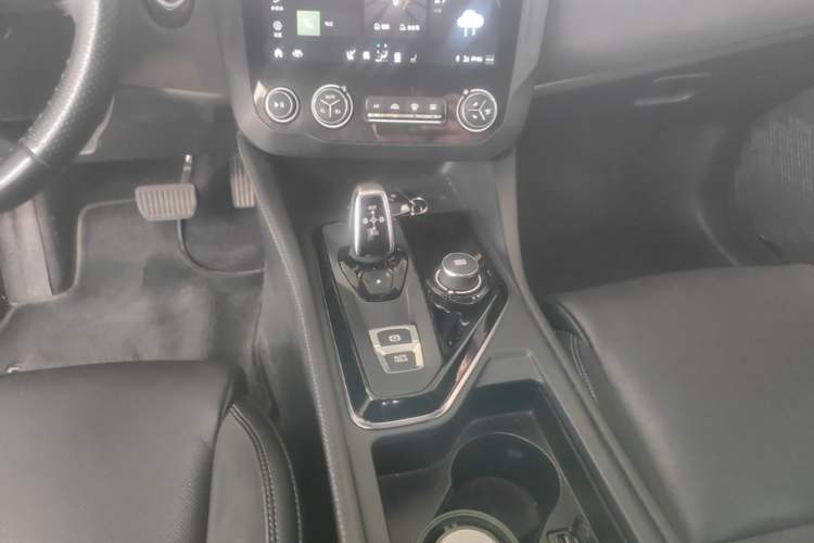 Used Lynk & Co 03 2021 2.0TD Automatic Trendy Champion Edition Gear Lever