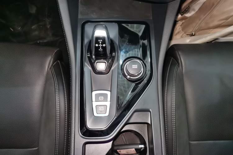 Used Lynk & Co 03 2021 2.0TD Automatic Trendy Champion Edition Gear Lever