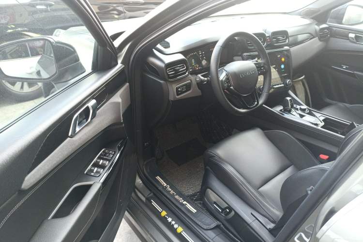 Used Lynk & Co 03 2021 1.5TD DCT JingPlus Interior 3