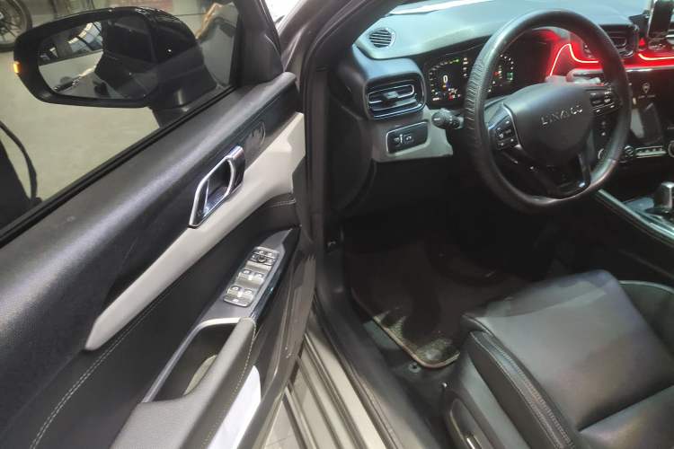 Used Lynk & Co 03 2021 1.5TD DCT JingPlus Interior 3
