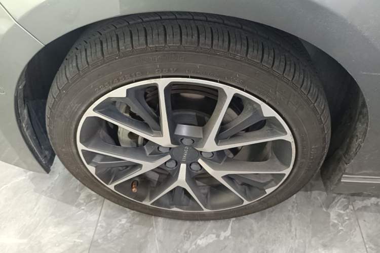 Used Lynk & Co 03 2021 2.0TD Automatic Trendy Champion Edition Left Front Wheel Hub