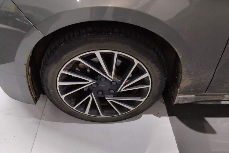 Used Lynk & Co 03 2021 2.0TD Automatic Jing Plus Left Front Wheel Hub
