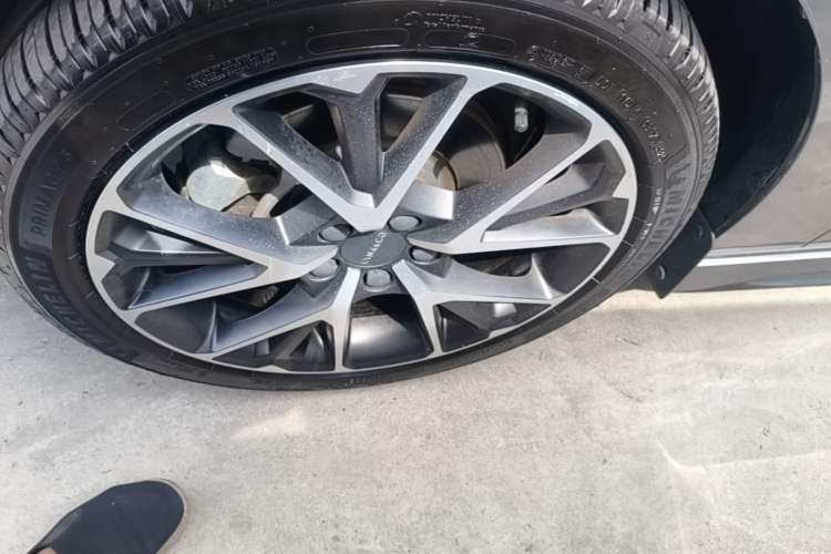 Used Lynk & Co 03 2021 2.0TD Automatic Trendy Champion Edition Left Front Wheel Hub
