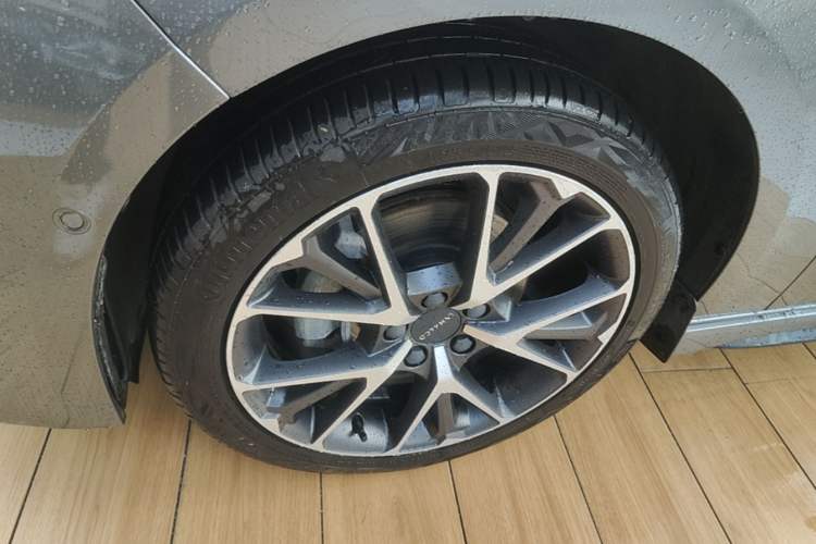Used Lynk & Co 03 2021 2.0TD Automatic Trendy Champion Edition Left Front Wheel Hub