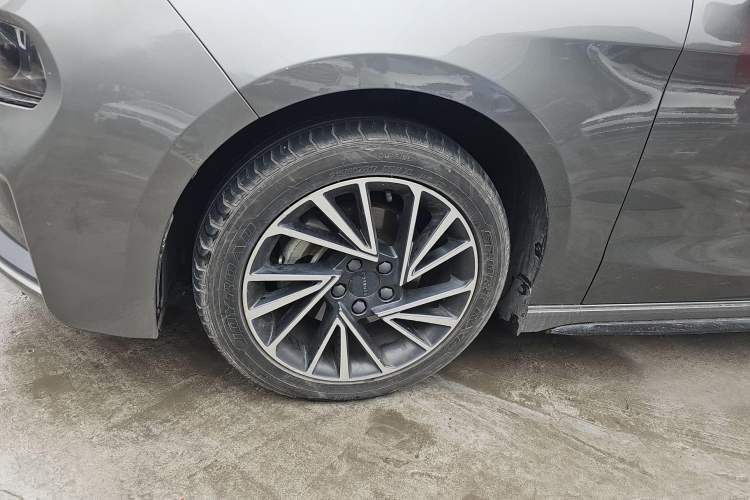 Used Lynk & Co 03 2021 2.0TD Automatic Jing Plus Left Front Wheel Hub