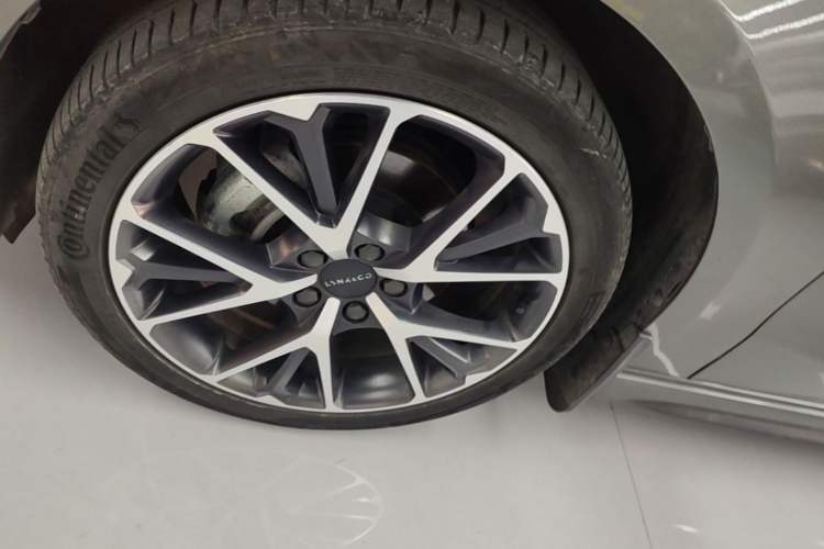 Used Lynk & Co 03 2021 2.0TD Automatic Trendy Champion Edition Left Front Wheel Hub