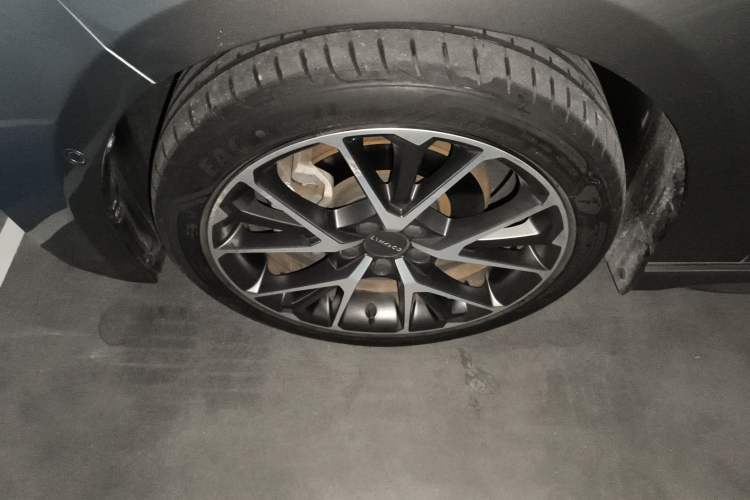Used Lynk & Co 03 2021 2.0TD Automatic Trendy Champion Edition Left Front Wheel Hub