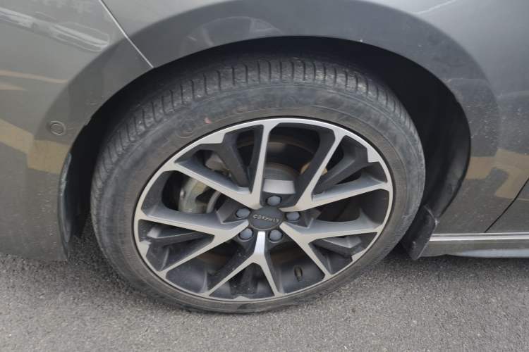 Used Lynk & Co 03 2021 2.0TD Automatic Trendy Champion Edition Left Front Wheel Hub