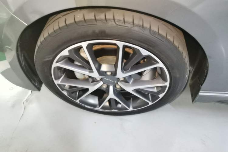 Used Lynk & Co 03 2021 2.0TD Automatic Trendy Champion Edition Left Front Wheel Hub