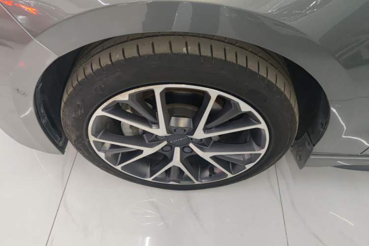 Used Lynk & Co 03 2021 2.0TD Automatic Trendy Champion Edition Left Front Wheel Hub