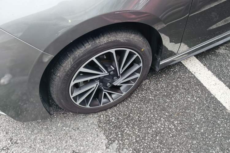 Used Lynk & Co 03 2021 2.0TD Automatic Jing Plus Left Front Wheel Hub