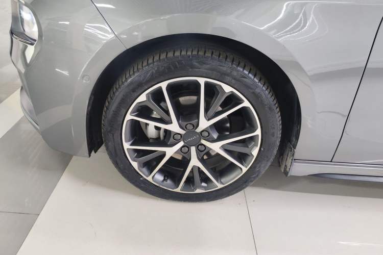 Used Lynk & Co 03 2021 2.0TD Automatic Trendy Champion Edition Left Front Wheel Hub