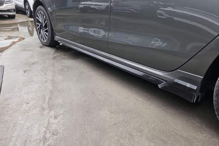Used Lynk & Co 03 2021 2.0TD Automatic Jing Plus Left Side Sill