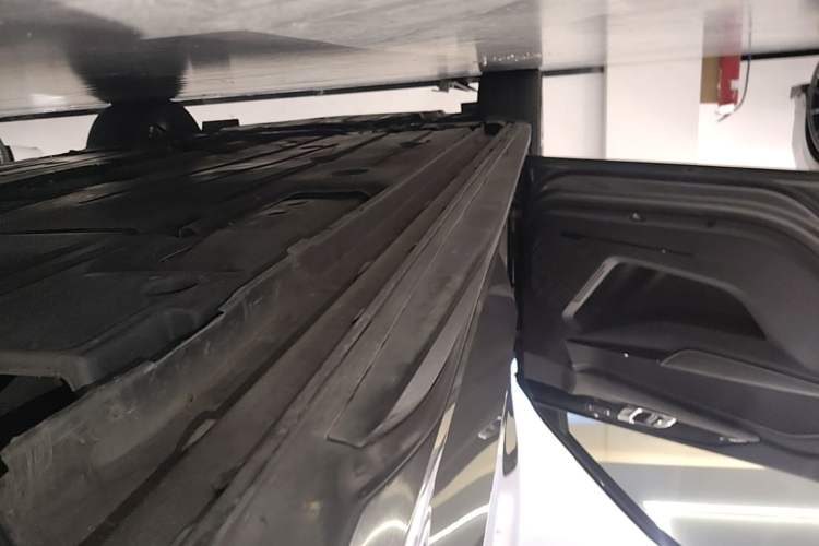 Used Lynk & Co 03 2021 1.5TD DCT Jing Champion Edition Left Side Sill