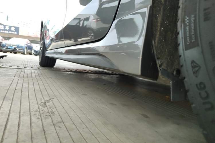 Used Lynk & Co 03 2021 2.0TD Automatic Trendy Champion Edition Left Side Sill