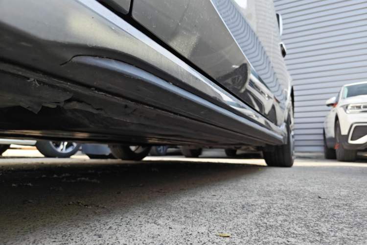 Used Lynk & Co 03 2021 1.5TD DCT Jing Champion Edition Left Side Sill