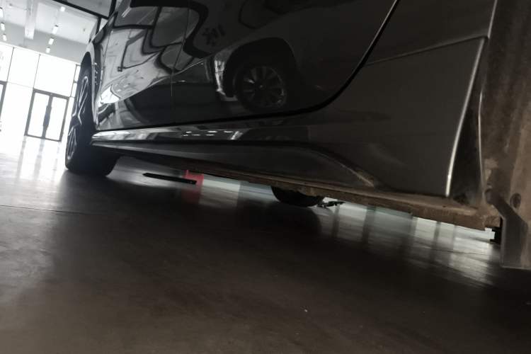 Used Lynk & Co 03 2021 2.0TD Automatic Trendy Champion Edition Left Side Sill