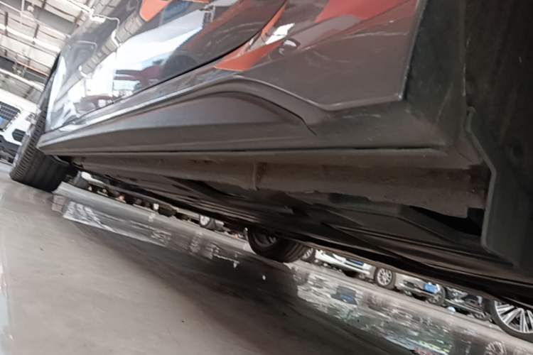 Used Lynk & Co 03 2021 2.0TD Automatic JingPro Left Side Sill