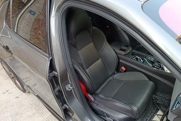 Used Lynk & Co 03 2021 1.5TD DCT Jing Champion Edition Right Front Seat