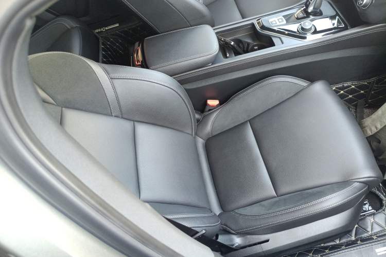 Used Lynk & Co 03 2021 1.5TD DCT JingPlus Right Front Seat