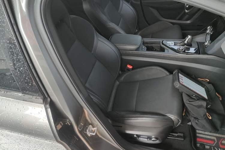 Used Lynk & Co 03 2021 2.0TD Automatic Trendy Champion Edition Right Front Seat