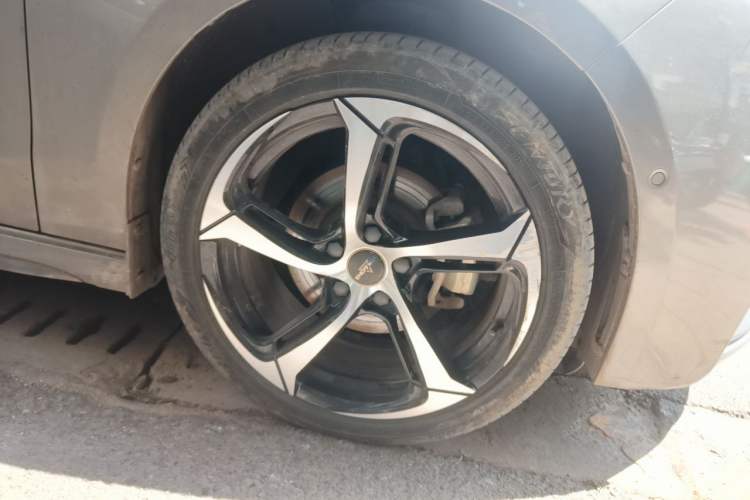 Used Lynk & Co 03 2021 2.0TD Automatic Trendy Champion Edition Right Front Wheel Hub
