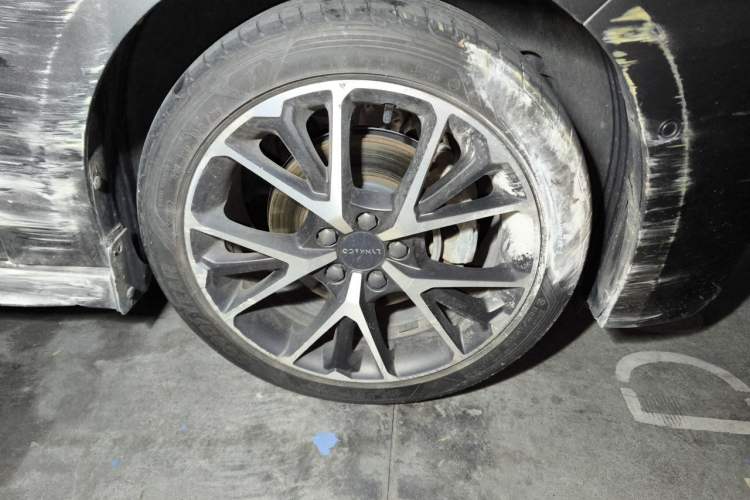 Used Lynk & Co 03 2021 2.0TD Automatic Trendy Champion Edition Right Front Wheel Hub