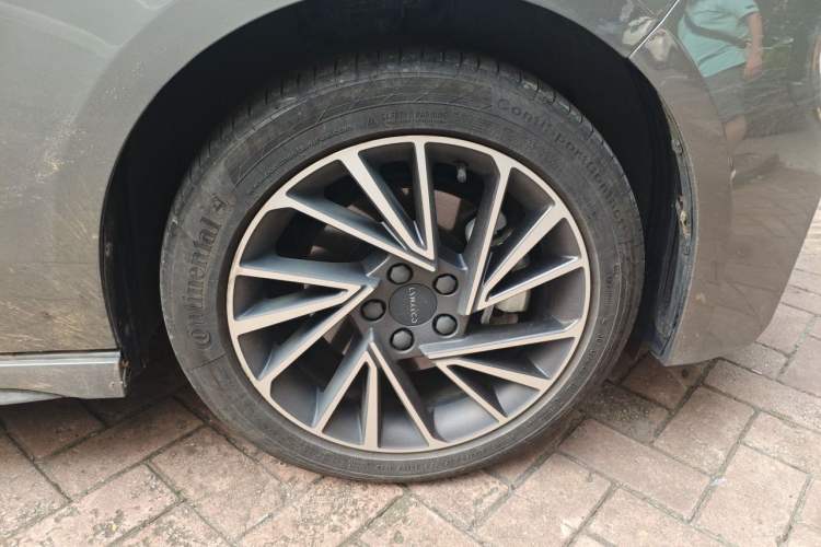 Used Lynk & Co 03 2021 1.5TD DCT JingPlus Right Front Wheel Hub