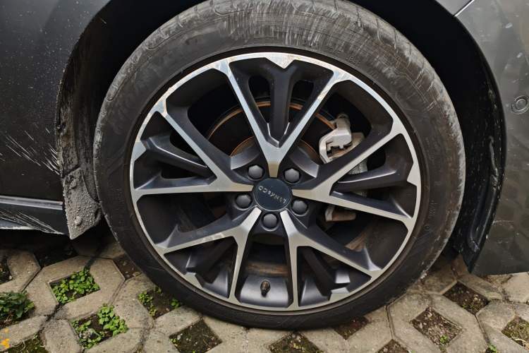 Used Lynk & Co 03 2021 2.0TD Automatic Trendy Champion Edition Right Front Wheel Hub