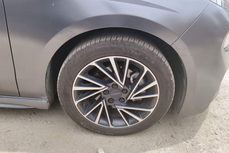 Used Lynk & Co 03 2021 2.0TD Automatic Jing Plus Right Front Wheel Hub