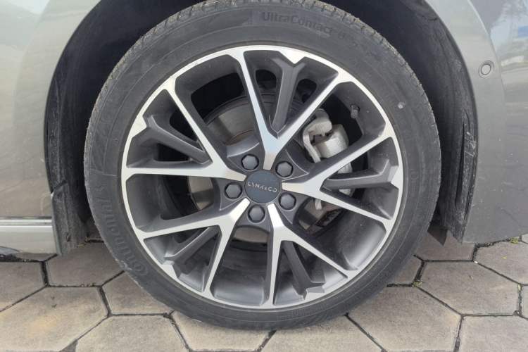 Used Lynk & Co 03 2021 2.0TD Automatic Trendy Champion Edition Right Front Wheel Hub