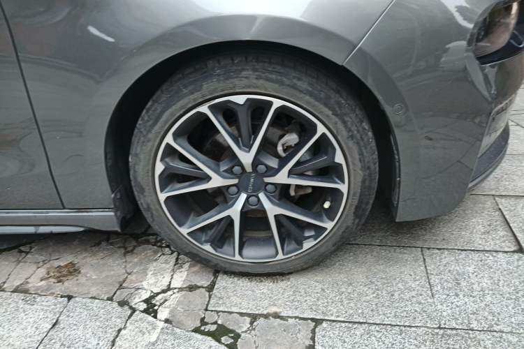 Used Lynk & Co 03 2021 2.0TD Automatic Trendy Champion Edition Right Front Wheel Hub