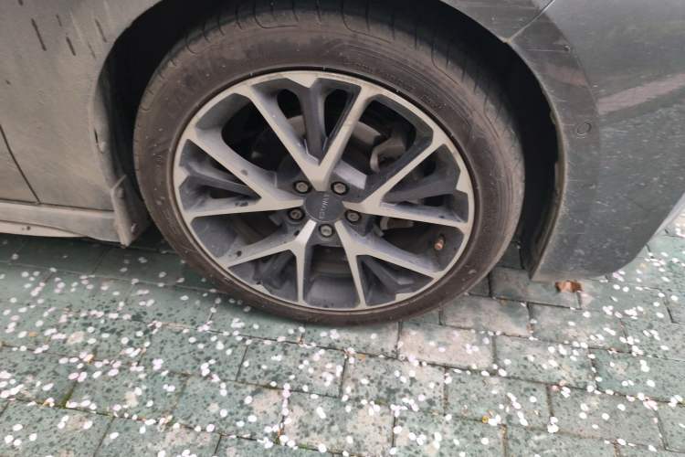 Used Lynk & Co 03 2021 2.0TD Automatic Trendy Champion Edition Right Front Wheel Hub