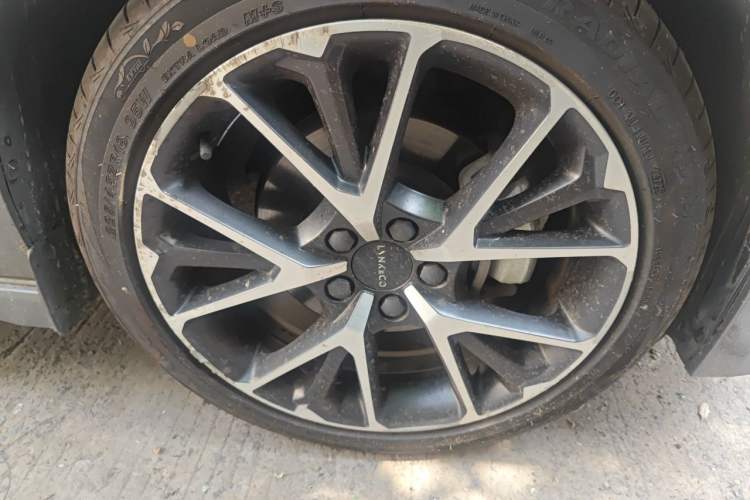 Used Lynk & Co 03 2021 1.5TD DCT Jing Champion Edition Right Front Wheel Hub