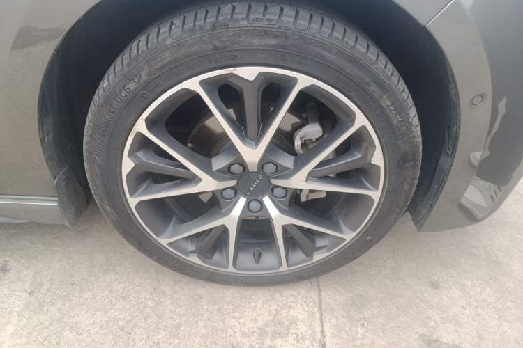 Used Lynk & Co 03 2021 2.0TD Automatic Trendy Champion Edition Right Front Wheel Hub