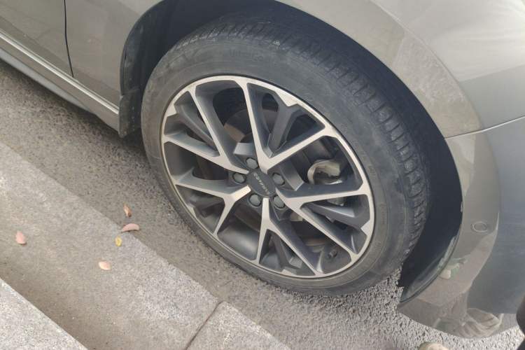 Used Lynk & Co 03 2021 2.0TD Automatic Trendy Champion Edition Right Front Wheel Hub