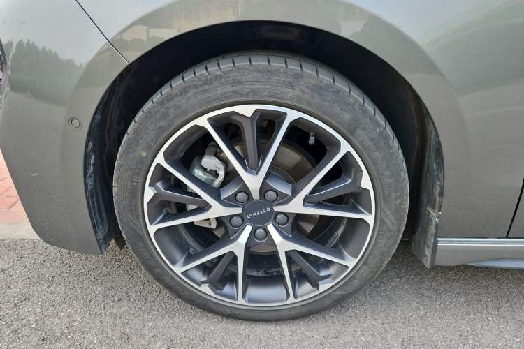 Used Lynk & Co 03 2021 2.0TD Automatic Trendy Champion Edition Right Front Wheel Hub