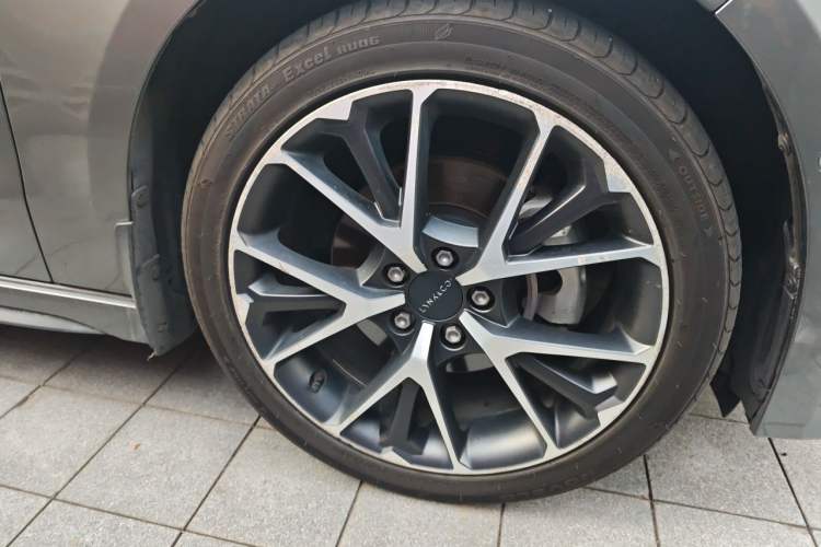 Used Lynk & Co 03 2021 2.0TD Automatic Trendy Champion Edition Right Front Wheel Hub