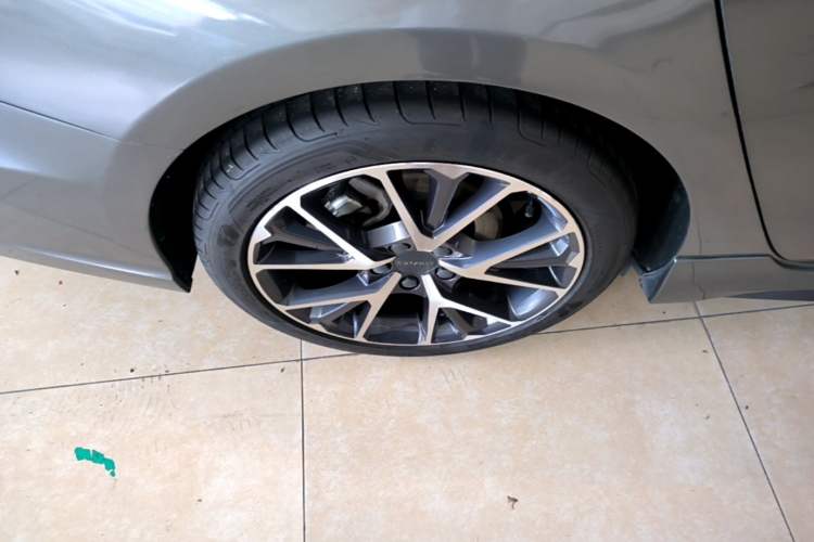 Used Lynk & Co 03 2021 1.5TD DCT Jing Champion Edition Right Rear Wheel Hub