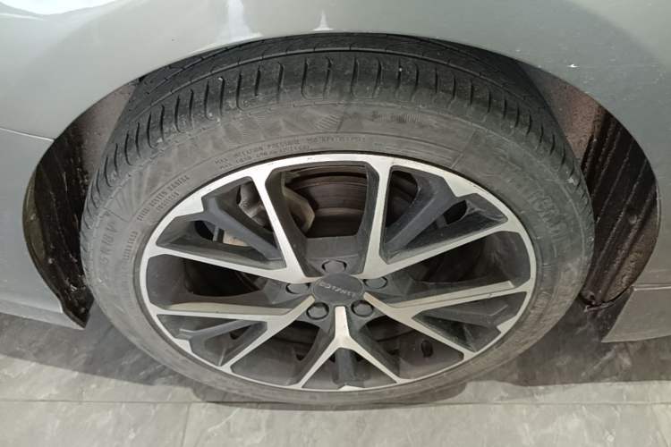Used Lynk & Co 03 2021 2.0TD Automatic Trendy Champion Edition Right Rear Wheel Hub