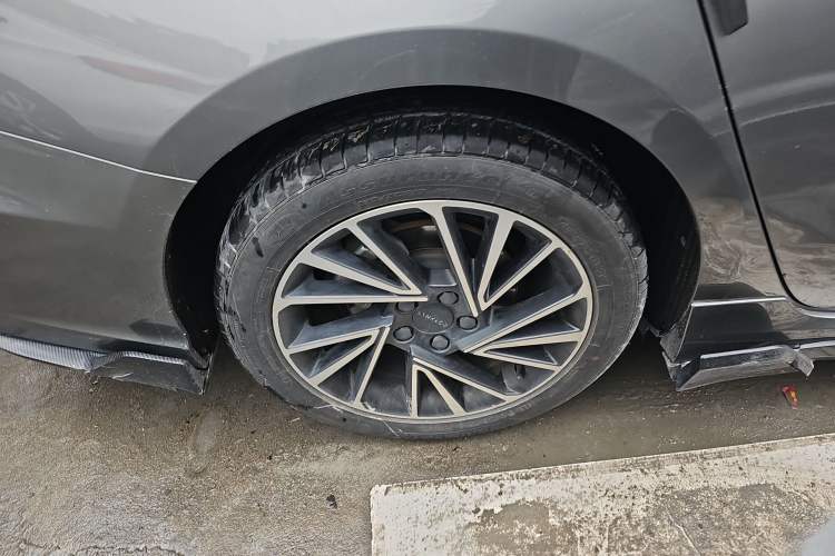 Used Lynk & Co 03 2021 2.0TD Automatic Jing Plus Right Rear Wheel Hub