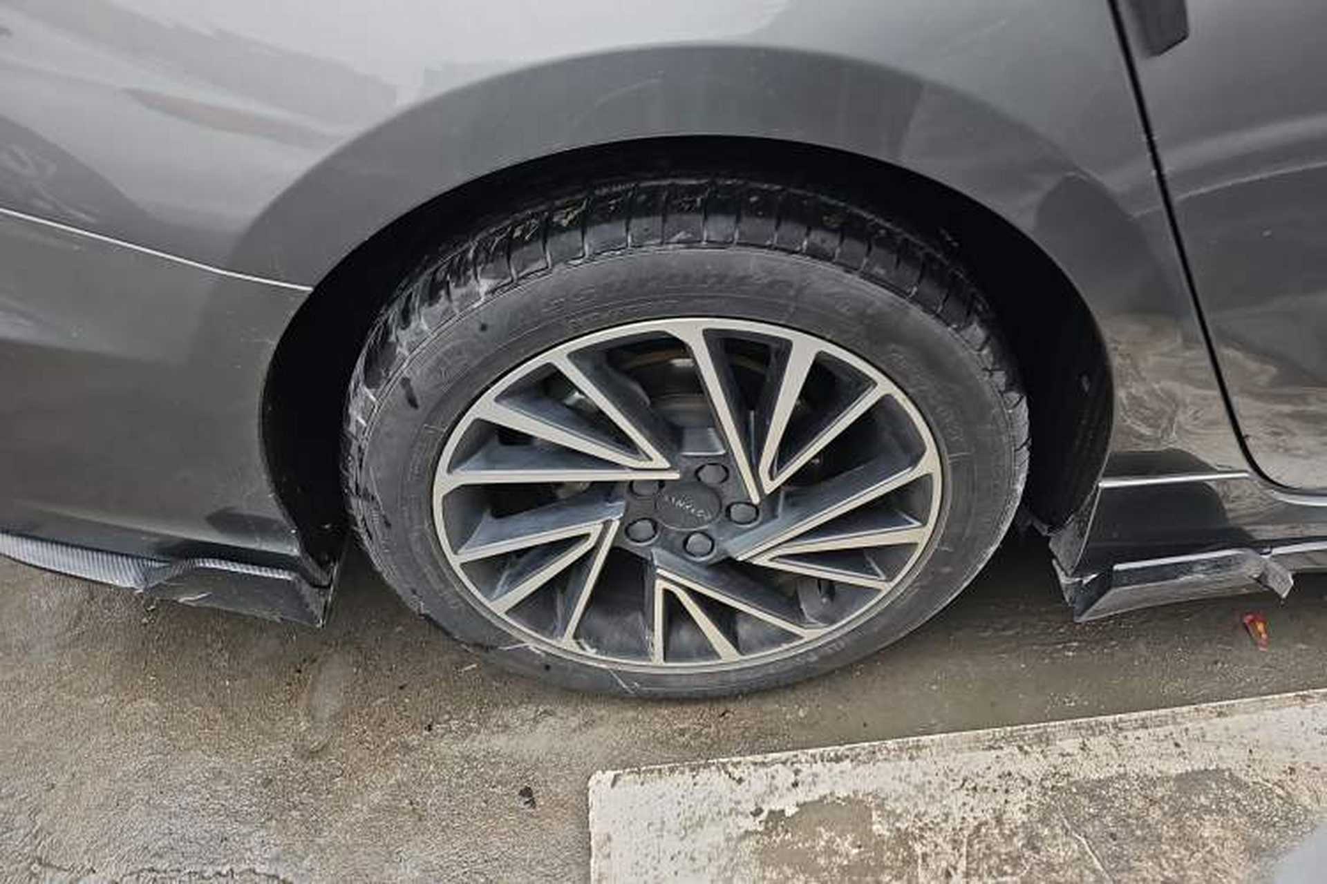 Used Lynk & Co 03 2021 2.0TD Automatic Jing Plus Right Rear Wheel Hub