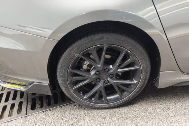 Used Lynk & Co 03 2021 1.5TD DCT Jing Champion Edition Right Rear Wheel Hub